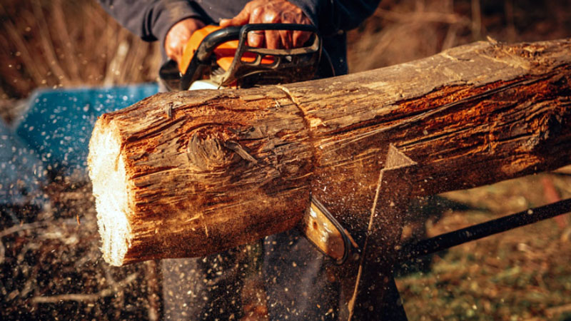 Which Way Does Chain Go on Chainsaw: Expert Tips & Tricks revealed!